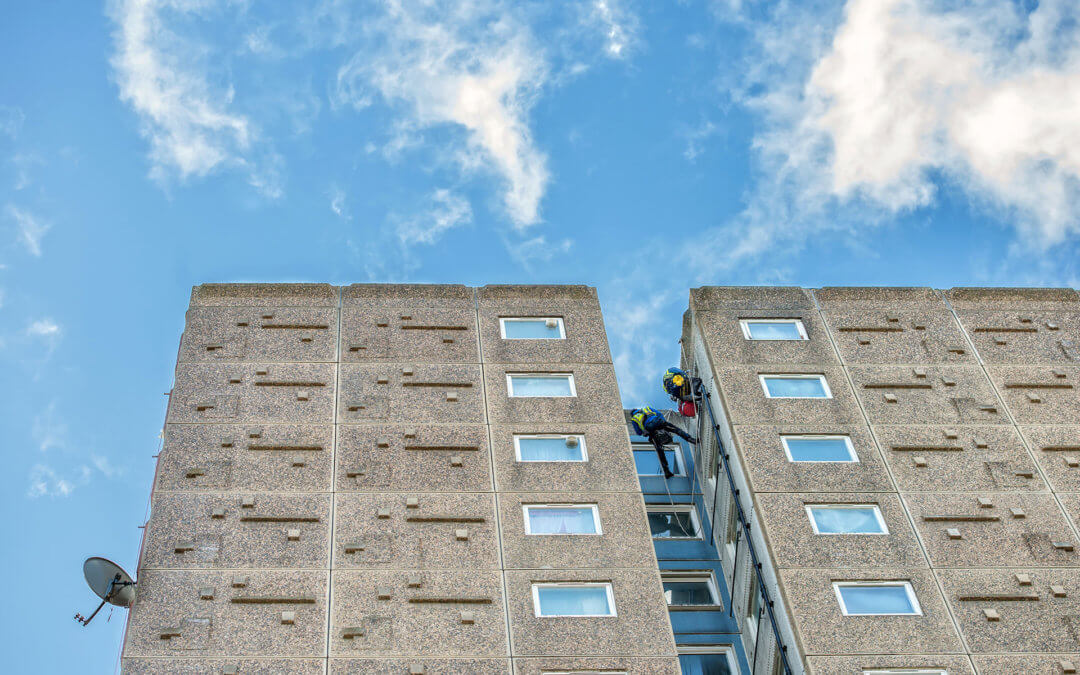 Environmental factors in work at heights – how to stay protected?