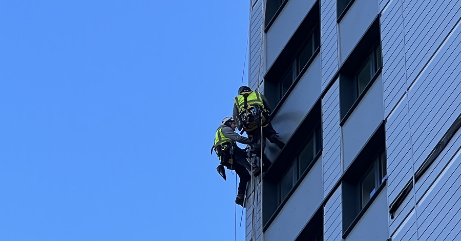 Choosing Rope Access over Scaffolding for Building